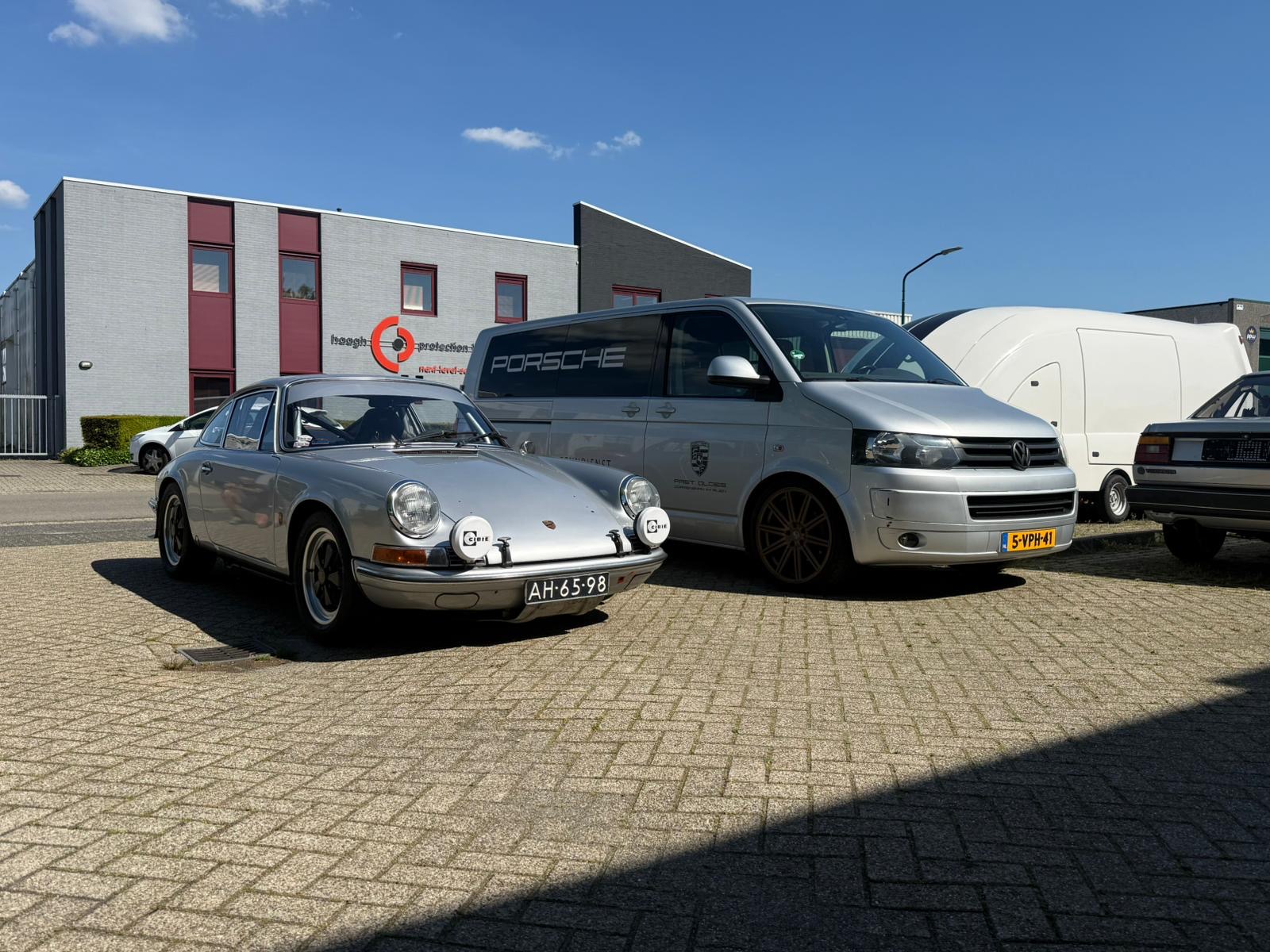 Klassieke Porsche bij Fast Oldies bus