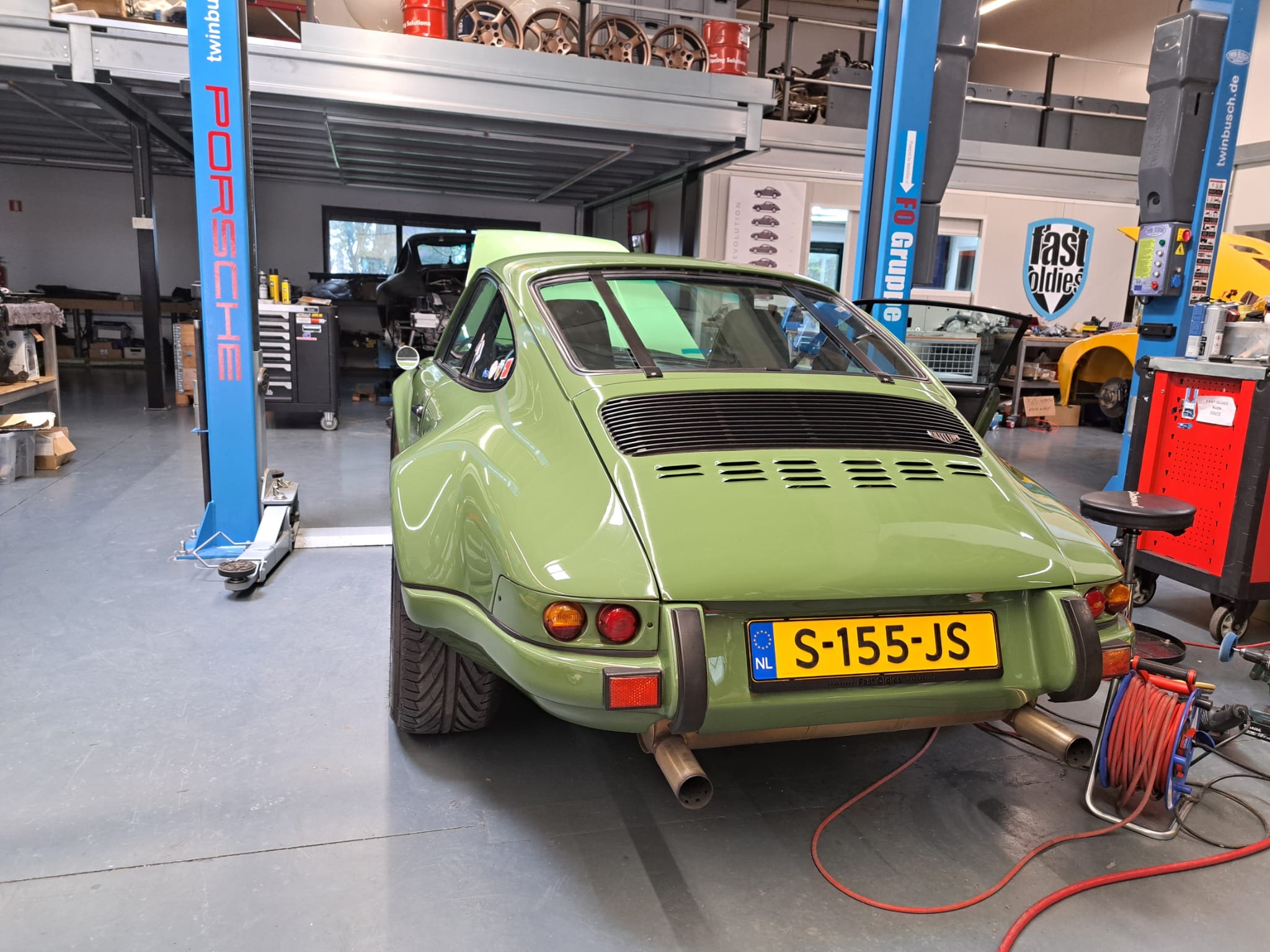 Porsche in de werkplaats